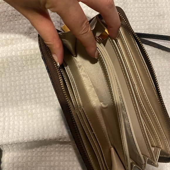 Guess Faux Python  Leather Satchel with matching wallet - Picture 15 of 16